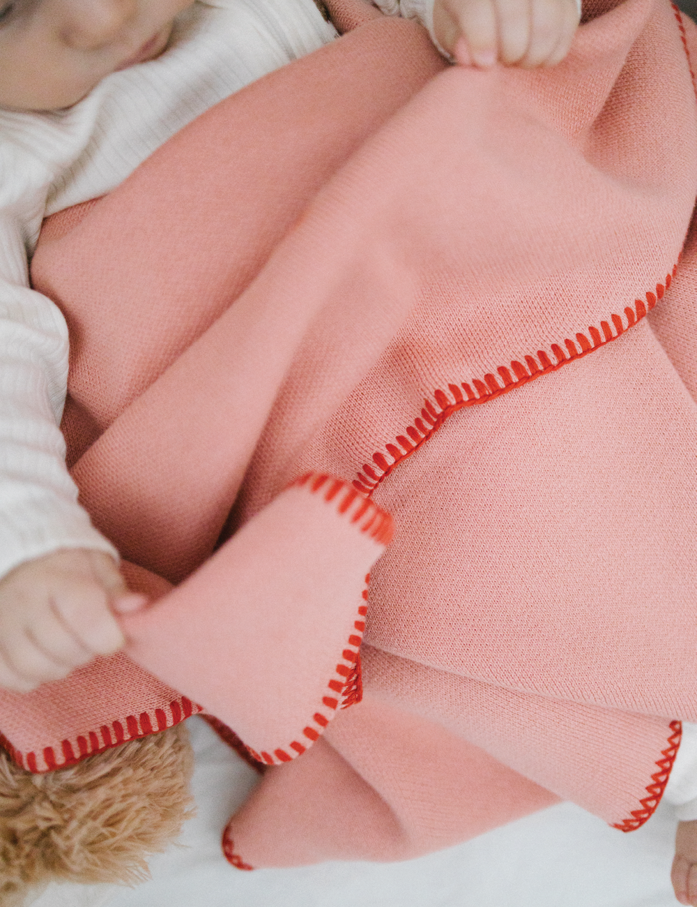 Knitted Stitch Blanket : Pink